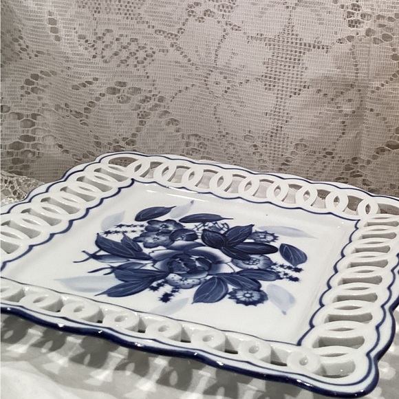 Lillian Vernon Cobalt Blue & White Floral Square Plate Lattice Edge 8” - Picture 10 of 16